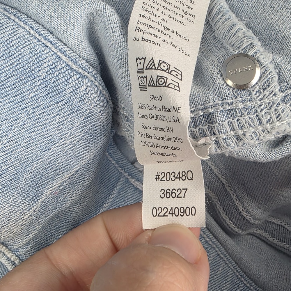 Spanx Jeans Womens Size Medium Petite EveryWear Pull On Flare Retro Light Wash - Picture 8 of 8